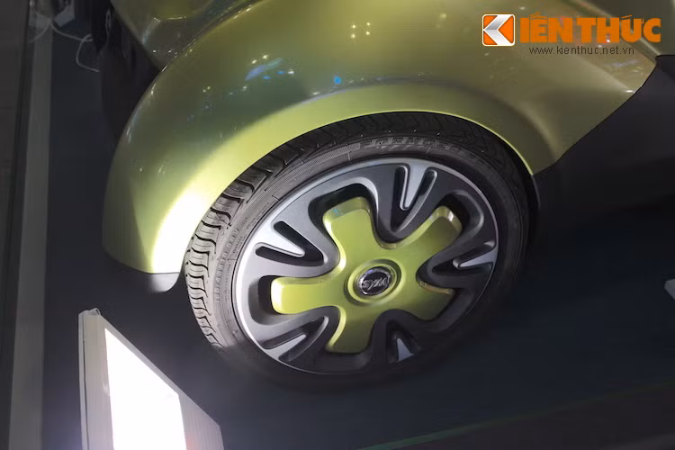 Được trang bị động cơ điện có công suất 6,5 kW và khối pin Li-Ion dung lượng 3,5 kWh, EX4u có khả năng đạt tốc độ tối đa 50 km/h. Xe có trọng lượng 400 kg.