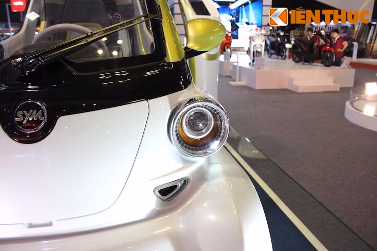 Cũng giống như nhiều mẫu xe điện khác, EX4u sở hữu thiết kế đậm tính tương lai với các đường nét đậm chất "công nghệ", dễ dàng gợi nhớ tới các thiết bị số cá nhân đang được mọi người sử dụng.