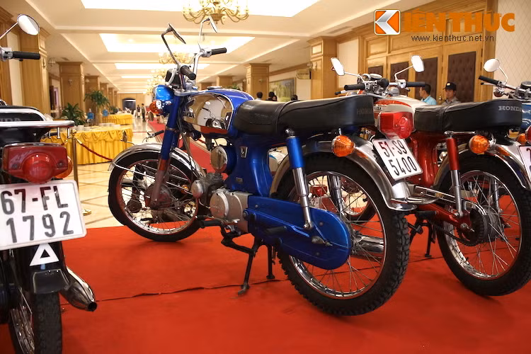 Bên cạnh SS50, Honda còn có chiếc S50 ít thể thao hơn, cùng với các phiên bản sử dụng chung thiết kế nhưng có động cơ mạnh hơn là S90.