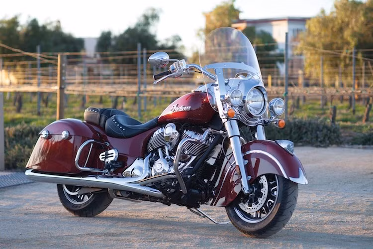 Hiện tại, Indian chỉ có 4 dòng sản phẩm chính là Scout, Chief, Springfield và Roadmaster. So với Victory, những chiếc Indian đều có kiểu dáng rất cổ điển, nhã nhặn.