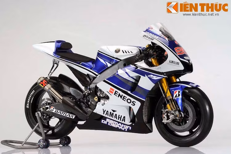 Qua gần 15 năm liên tục cải tiến và phát triển, M1 đã trở thành một trong những đối thủ phải "dè chừng" nhất trên đường đua MotoGP. Hiện nay, chiếc xe đang được trang bị động cơ 4 xi-lanh thẳng hàng 1000 cc với trục khuỷu crossplane, cho công suất khoảng gần 250 mã lực và có khả năng đạt tốc độ tối đa lên tới hơn 340 km/h.