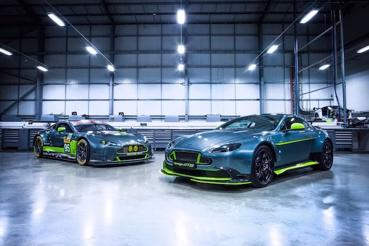 Theo Aston Martin, cảm hứng để hãng tạo ra chiếc A ston Martin Vantage GT8 được lấy trực tiếp từ chiếc xe đua V8 Vantage GTE tại thể thức đua GTE thuộc giải đua đường trường WEC (World Endurance Championship) của Liên đoàn đua ôtô Thế giới FIA.