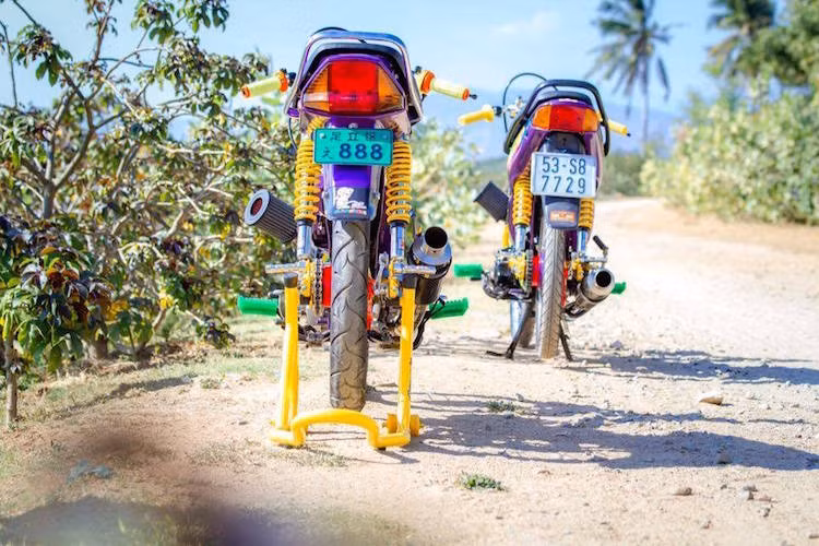 Sau khi được "độ hết bài", những chiếc Honda Wave và Dream bình thường đã trở thành "xe đấu" chuyên nghiệp, sẵn sàng tham gia vào những cuộc đua drag.