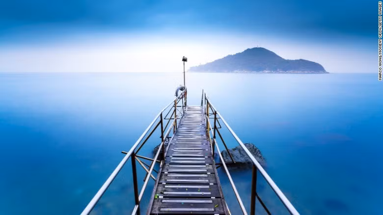 Cầu tắm Sai Wan. Đây là cầu tắm cuối cùng còn tồn tại ở Hồng Kông. Giờ nó là địa điểm phổ biến để mọi người tới chụp ảnh đăng lên mạng xã hội. Ảnh CNN