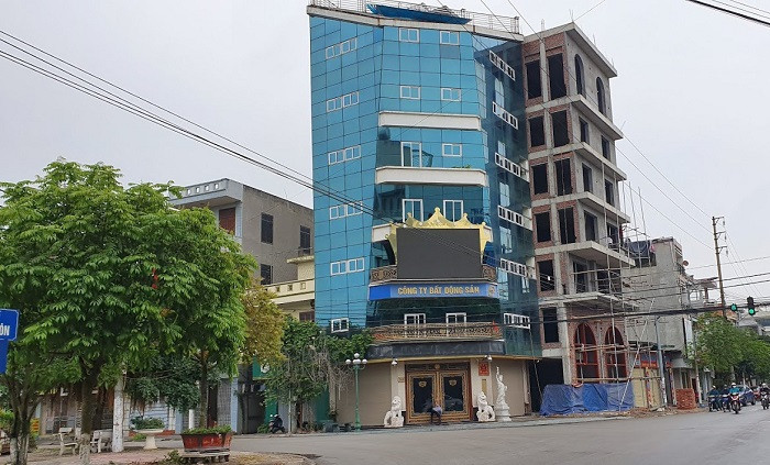 Phuc hoi clip vo chong Duong Nhue danh nhan vien xe khach