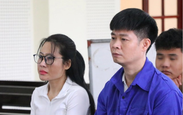 Hai vo chong “dat tay” nhau vao tu vi chiem doat gan 10 ty