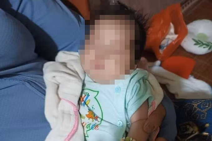 Tìm người thân cho bé trai sơ sinh bị bỏ trước cổng nhà dân Tim nguoi than cho be trai so sinh bi bo truoc cong nha dan