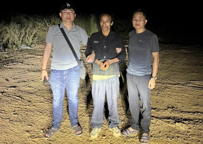 Bắt giữ đối tượng truy nã sau 12 năm lẩn trốn tại Lào Bat giu doi tuong truy na sau 12 nam lan tron tai Lao 