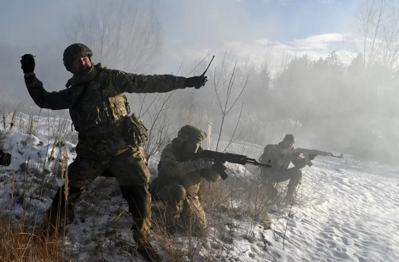 Điều này dường như báo hiệu một bước ngoặt trong trận chiến Kursk. Nếu quân Nga có thể tiêu diệt thành công cụm quân bắc Kursk của quân Ukraine, đồng thời đánh tan các đơn vị tinh nhuệ của họ, thì quân Ukraine sẽ chịu thiệt hại nghiêm trọng. Không chỉ Kursk mà cả mặt trận Donbass cũng sẽ nhanh chóng sụp đổ. Ảnh minh họa.