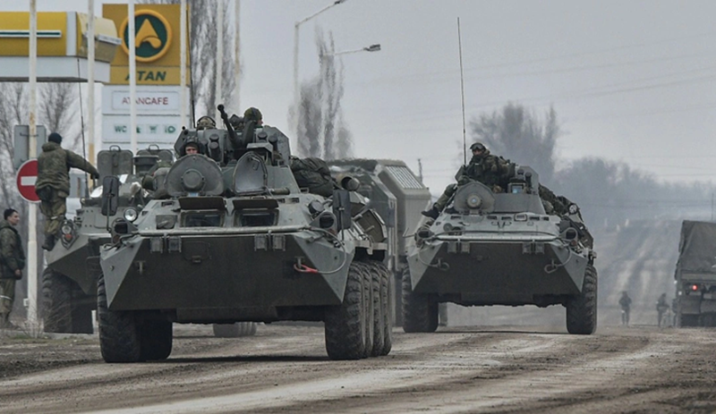 Điều này có nghĩa là chỉ trong 10 ngày, Quân đội Ukraine đã cử thêm 6 lữ đoàn tới Kursk, tương đương với lực lượng ở giai đoạn đỉnh cao nhất. Mười ngày trước, Quân đội Ukraine chỉ có 8 lữ đoàn phòng thủ ở Kursk, nhưng giờ đây họ có thêm nhiều lữ đoàn tấn công, trong đó có cả các lữ đoàn tinh nhuệ số 21, 47 và 116 được NATO huấn luyện. Ảnh: Reuters.