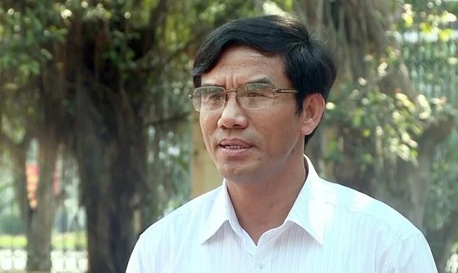 Khoi to, bat tam giam Chu tich UBND thi xa Cua Lo