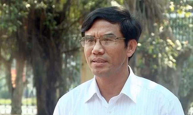 Khoi to, bat tam giam Chu tich UBND thi xa Cua Lo