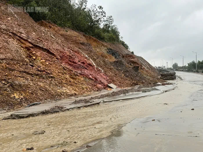 Bùn tràn xuống đường vành đai nghìn tỉ ở Đà Nẵng Bun tran xuong duong vanh dai nghin ti o Da Nang
