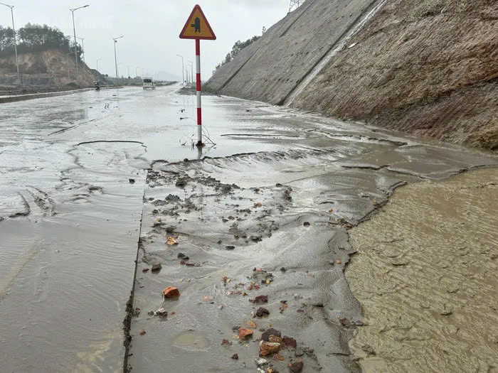 Bùn tràn xuống đường vành đai nghìn tỉ ở Đà Nẵng - Hình 5 Bun tran xuong duong vanh dai nghin ti o Da Nang-Hinh-5