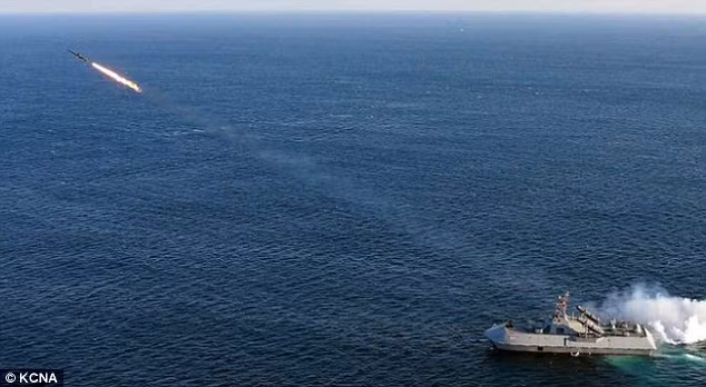 Thực vậy, hình dạng của tên lửa chống hạm này có bề ngoài rất giống Kh-35 Uran-E. Nguồn ảnh: KCNA