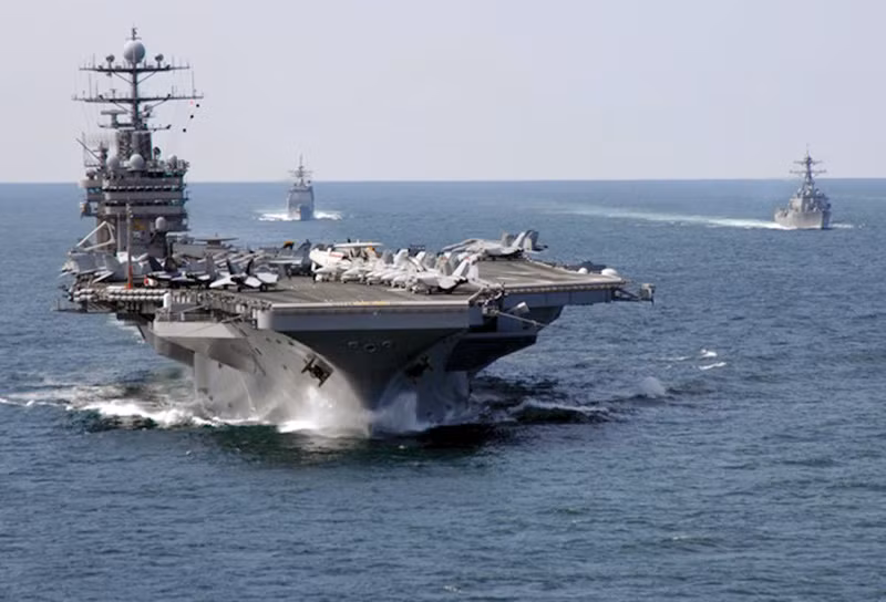 Tổng thống thứ 33 của Mỹ, Harry S. Truman (nhiệm kỳ 1945 – 1953) được đặt tên cho tàu sân bay lớp Nimitz - USS Harry S. Truman (CVN-75). Ông là người thông qua kế hoạch ném bom hạt nhân xuống Nhật Bản. (nguồn ảnh flickr.com)