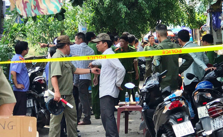 Ngoài ra, chị Hằng được xác định đang mang thai tháng thứ 8 và sắp sinh. Cả gia đình quê Thọ Xuân, Thanh Hoá.