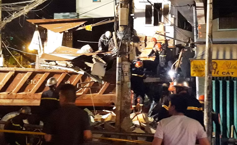 Cú tông khủng khiếp khiến nhiều người chứng kiến một phen kinh hoàng.