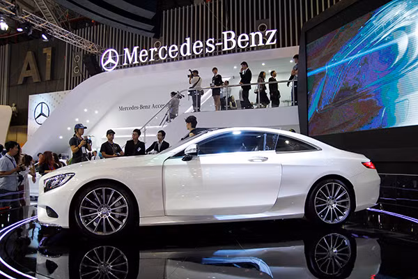 [VX-10] Vi sao xe sang phai “cong” thue cao?-Hinh-2