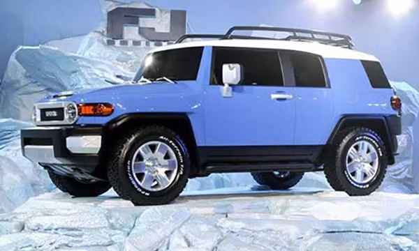 Toyota FJ Cruiser van song sot sau vu hoa hoan lon