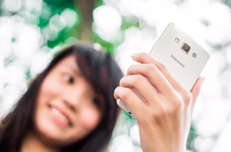 A5 có hàng loạt chế độ như làm đẹp (Beauty), chế độ làm đẹp gương mặt V-Line và selfie góc rộng (wide-selfie)...