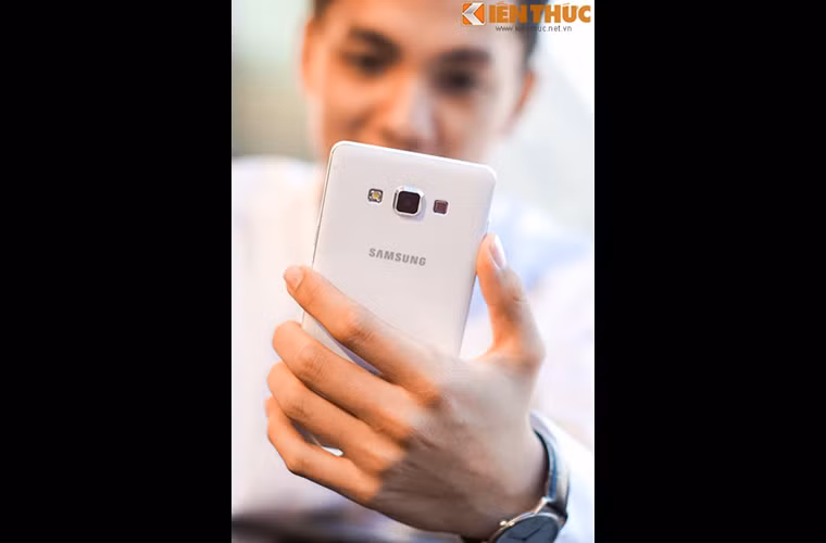 Với kích thước màn hình lớn nhất trong series A, Galaxy A7 là sự lựa chọn phù hợp cho phái mạnh