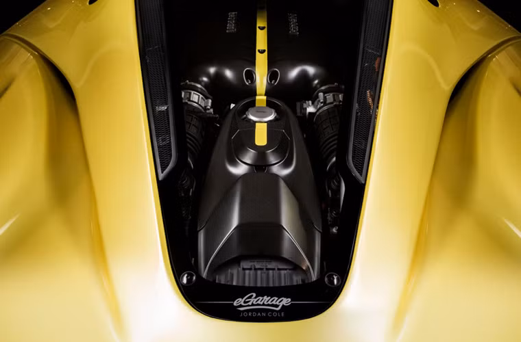 Cậnh cảnh khối động cơ tuyệt hảo của LaFerrari