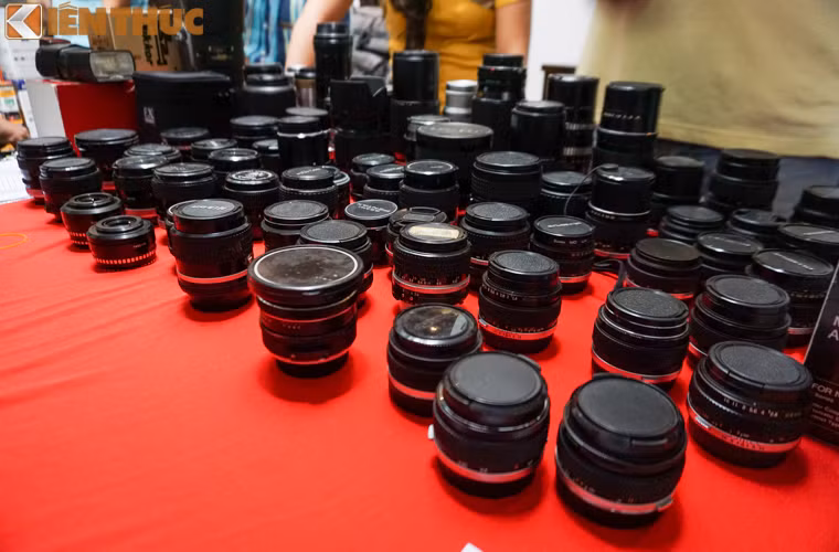 Đây là dịp để người đam mê nhiếp ảnh tìm những món hàng độc lạ, cũng như là nơi giao lưu gặp gỡ của các thành viên trong cộng đồng