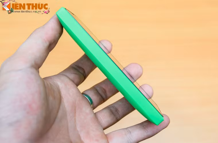 Cạnh trái của máy