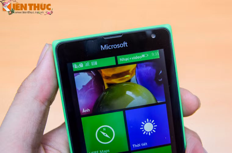 Khác với người anh em Nokia X, Lumia 435 có thêm cả camera trước độ phân giải VGA