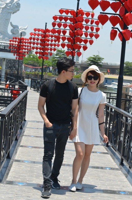 Sau khi đưa vào sử dụng, cầu tình yêu trên sông Hàn sẽ trở thành một trong những cây cầu lãng mạn nhất trên thế giới, được cho là sánh ngang với cây cầu Pont des Arts bắc qua dòng sông Seine (Pháp), tháp Nam San (Hàn Quốc) hay Milvio - cây cầu cổ nhất ở thủ đô Roma (Italy)...