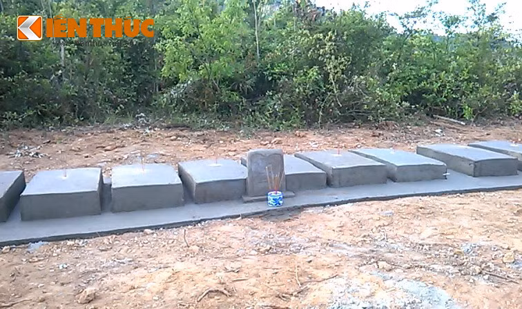 400 ngoi mo “bien mat” o Da Nang: Xuc ca 