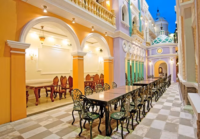 Đó là phong cách cổ điển châu Âu mang đậm chất cổ kính trong từng đường nét, hoa văn, họa tiết.