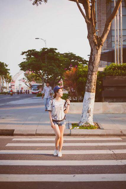 Thanh Hoài tâm sự, mình thích trang phục khi ra phố thật nhẹ nhàng, không gò bó.