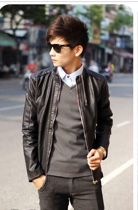 Trong khi đó, chàng trai Đặng Văn Đồng, trường ĐH Duy Tân Đà Nẵng lại chọn cho mình một style khác hơn Phan Việt Vương.