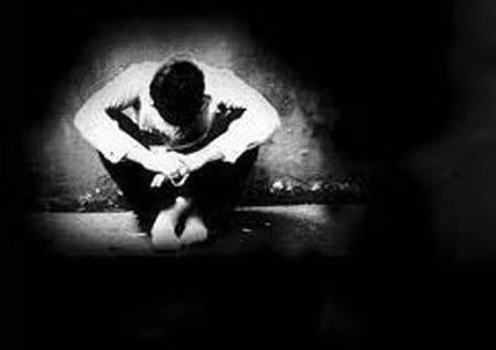 Phat hien nguoi dan ong doc than chet thoi trong nha