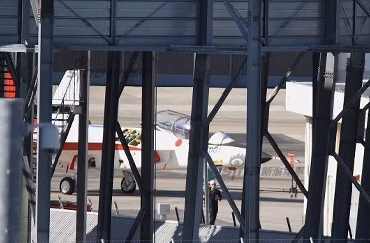 Hình ảnh mới nhất về tiêm kích tàng hình ATD-X của Nhật Bản đang trong quá trình thử nghiệm trên mặt đất.