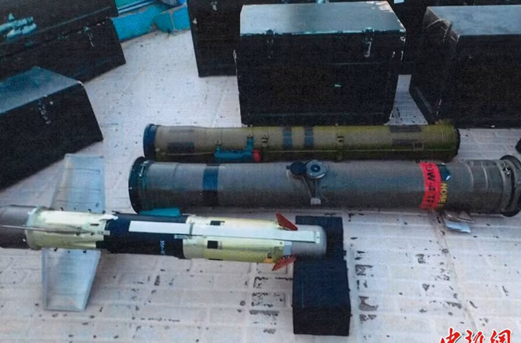 Tên lửa chống tăng Konkurs – một trong những thứ vũ khí mà Liên minh Ả Rập thu giữ được từ một tàu vận tải được cho là của Iran đang trên đường viện trợ vũ khí cho phiến quân Houthi ở Yemen.