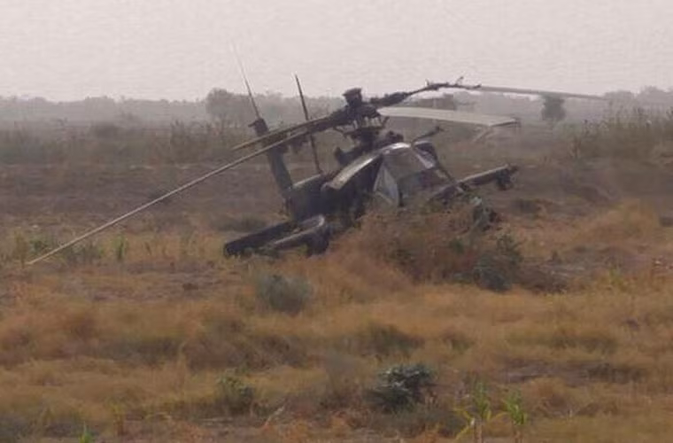 Trực thăng AH-64 Apache của quân Liên minh Ả Rập bị bắn hạ.