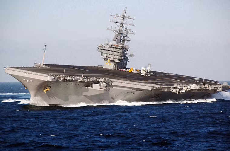 Nó được trang bị hai lò phản ứng hạt nhân A4W, 4 động cơ tuốc bin khí và 4 trục cho tốc độ tối đa 56km/h, nhiên liệu hạt nhân cung cấp thời gian hoạt động 20-25 năm.