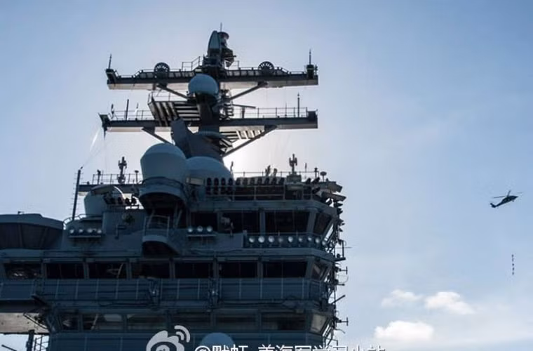 Đài chỉ huy tàu sân bay USS Ronald Reagan.