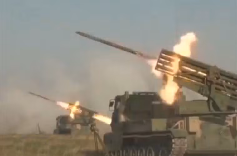 Mạng Sina cuối tuần này tiếp tục dẫn lại các hình ảnh về loại pháo phản lực mới do Quân đội Trung Quốc phát triển.