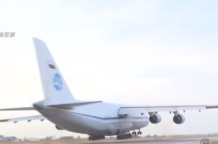 Chiếc An-124 này có thể làm nhiệm vụ hậu cần chuyển các trang thiết bị phục vụ hoạt động chiến đấu cho Không quân Nga tại Syria.