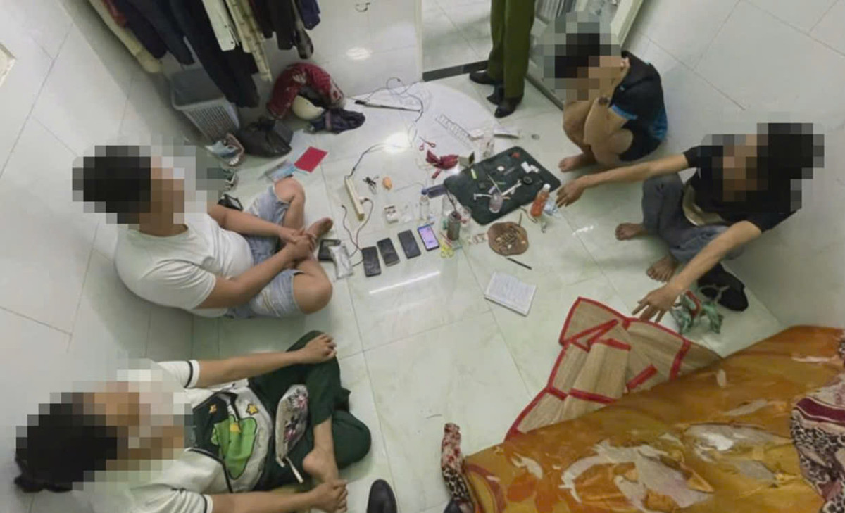 Đồng Nai: Bắt nhóm mua bán, tàng trữ sử dụng chất ma túy Dong Nai: Bat nhom mua ban, tang tru su dung chat ma tuy