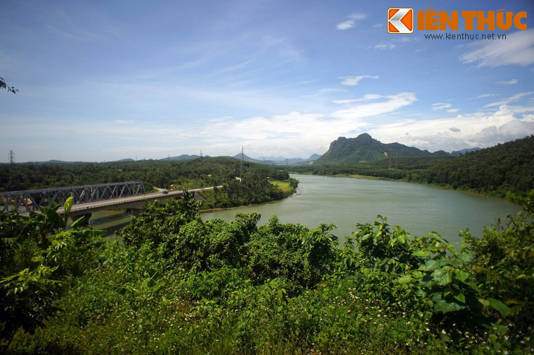 Với tinh thần yêu nước và sự quả cảm, lực lượng bộ đội, thanh niên xung phong, dân công hỏa tuyến cùng với dân quân du kích và nhân dân trên địa bàn đã kiên cường bám trụ tại bến phà, dũng cảm đánh trả máy bay, rà phá bom mìn, san lấp hố bom, kiên quyết thông đường, thông tuyến.