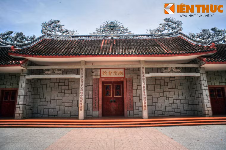 Chùa Triều Châu từng là ngôi chùa cổ lớn nhất và giàu có nhất so với các chùa của người Hoa khác ở khu Gia Hội xưa.