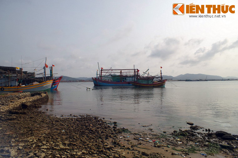 Khi đó, đoạn Quốc lộ 1 từ bờ Bắc phà Gianh trở ra bị nhân dân, du kích ta triệt để phá hoại. Vì vậy, giặc Pháp không thể sử dụng được. Bến phà Gianh ngừng hoạt động.