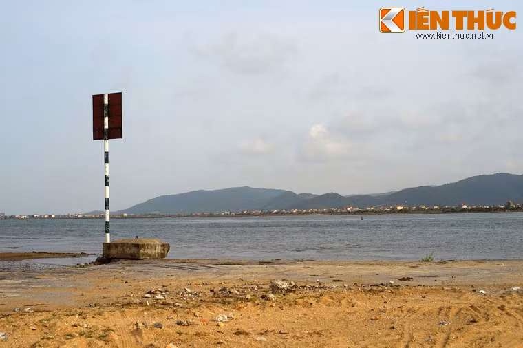 Bến phà mới có qui mô lớn hơn nhiều so với trước đây, được gọi là bến phà II. Kể từ đó, bến phà cũ mặc nhiên được gọi là bến phà I.