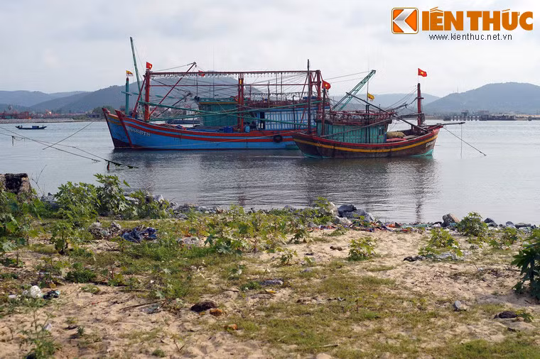 Năm 1954, hòa bình lập lại trên miền Bắc. Thực hiện kế hoạch hàn gắn vết thương chiến tranh, khôi phục kinh tế, việc khôi phục bến phà Gianh trở thành nhu cầu cấp thiết. Bằng tinh thần lao động cần cù, chỉ trong một thời gian ngắn, bến phà Gianh bị bỏ hoang từ lâu đã được sửa chữa, phục hồi và đi vào hoạt động.