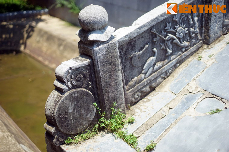 Các bức chạm thể hiện những đề tài khác nhau như tứ linh, các loài động vật, cảnh thiên nhiên… nhưng đều thống nhất với nhau ở mặt chất liệu, phong cách và thống nhất về niên đại.